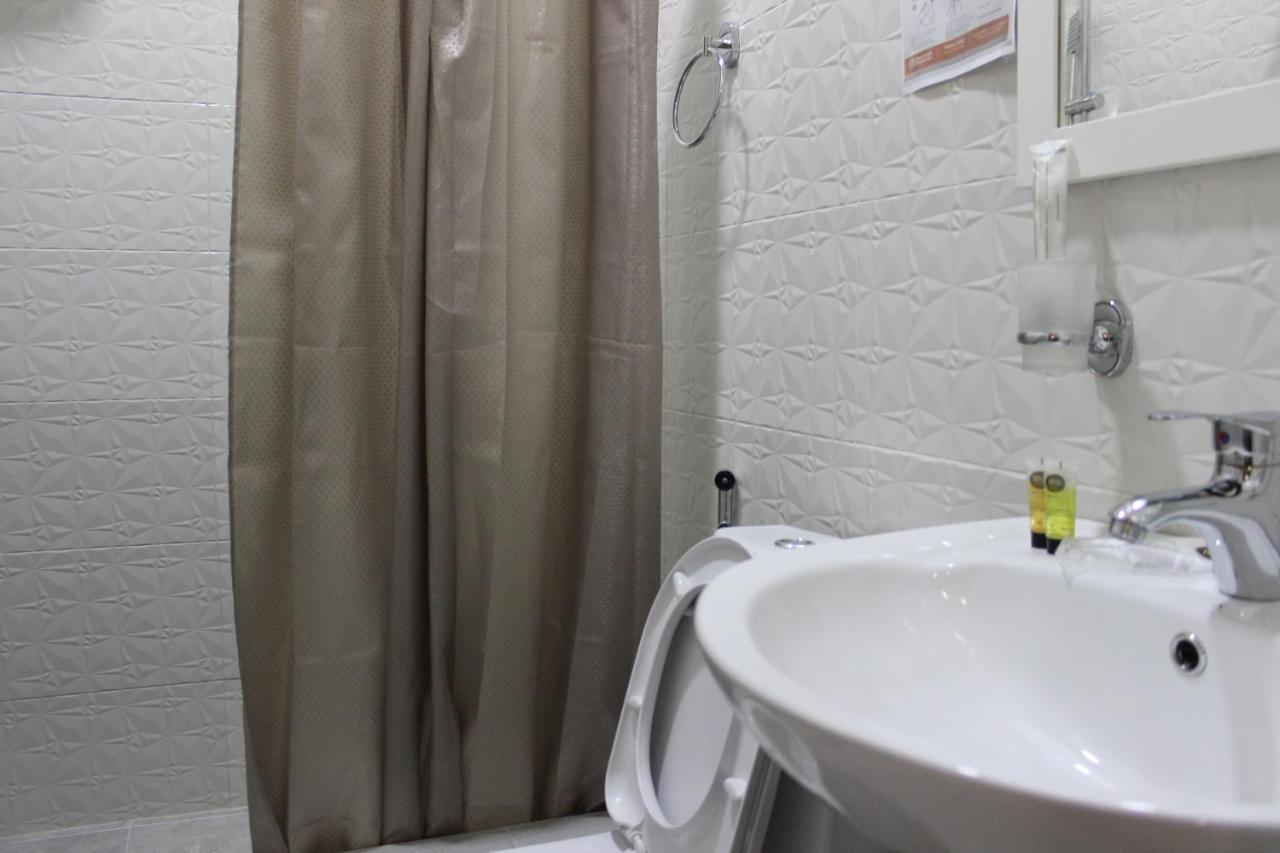 Family Hotel Triston Tbilisi ภายนอก รูปภาพ