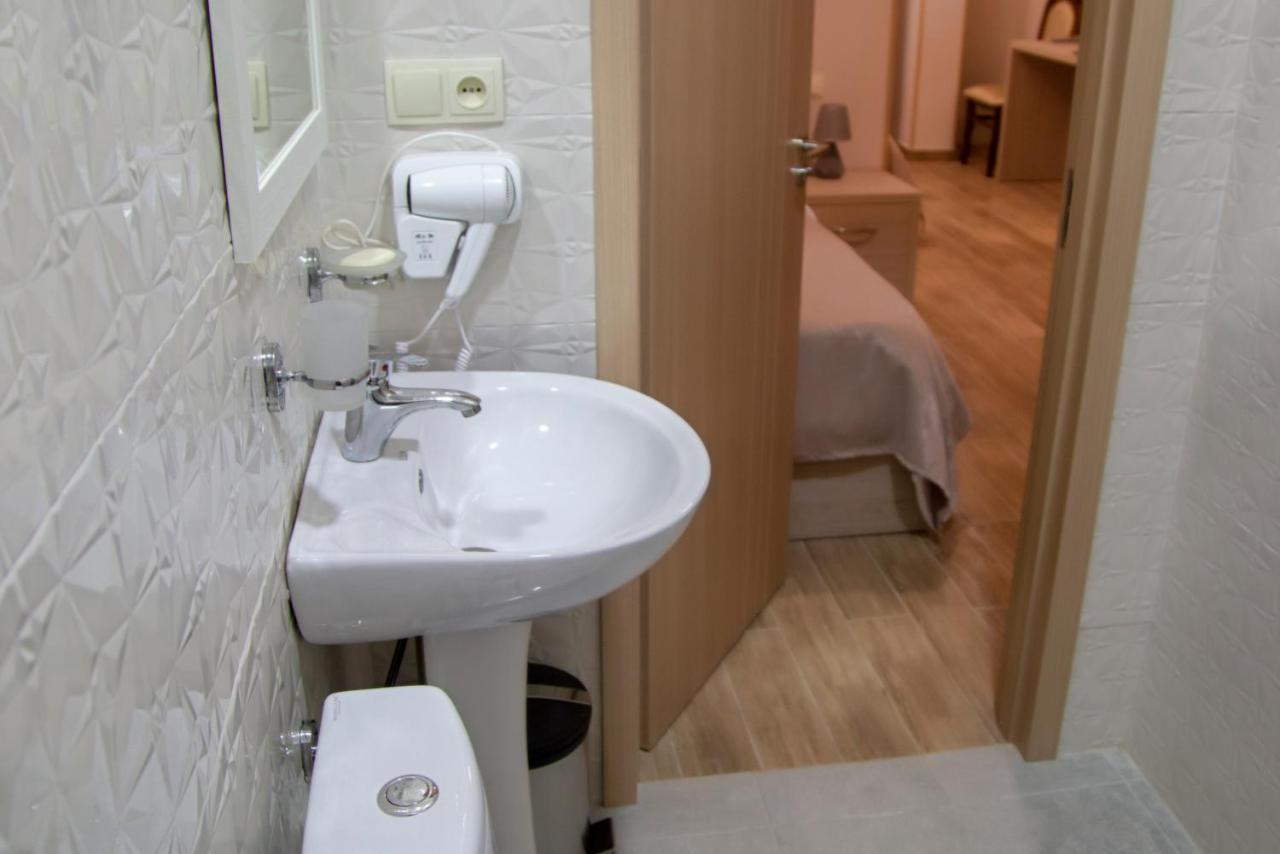 Family Hotel Triston Tbilisi ภายนอก รูปภาพ