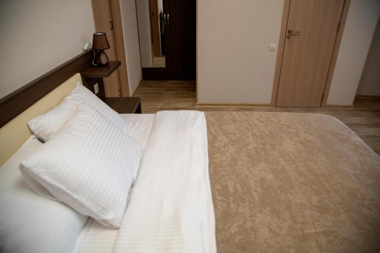 Family Hotel Triston Tbilisi ภายนอก รูปภาพ