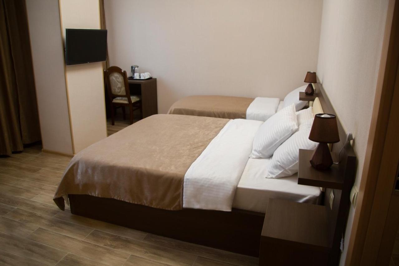 Family Hotel Triston Tbilisi ภายนอก รูปภาพ