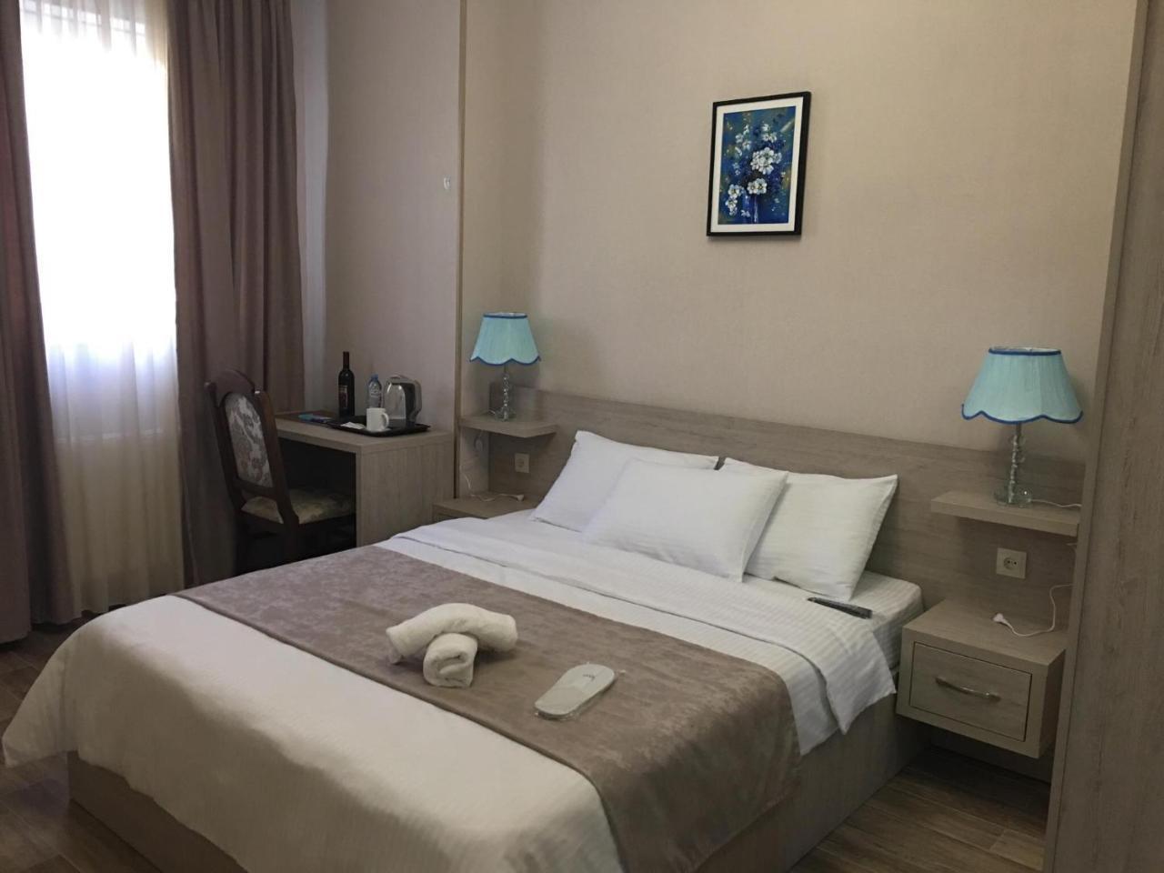 Family Hotel Triston Tbilisi ภายนอก รูปภาพ