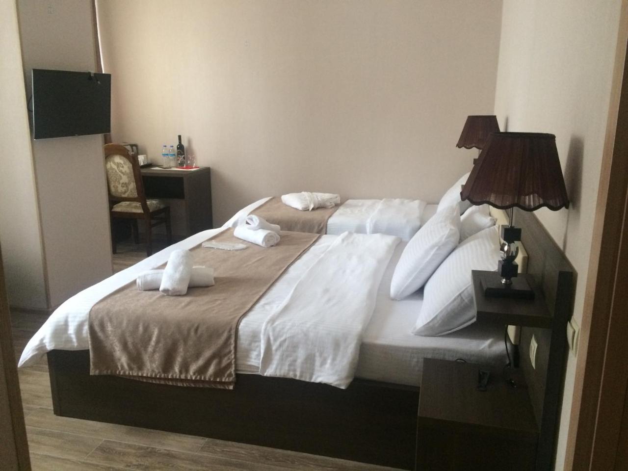 Family Hotel Triston Tbilisi ภายนอก รูปภาพ
