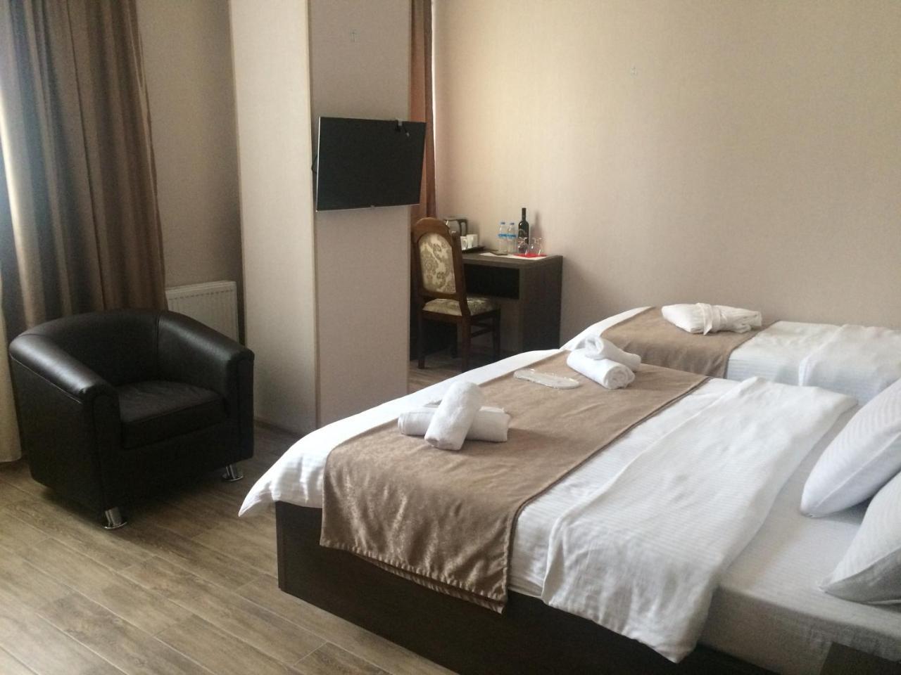 Family Hotel Triston Tbilisi ภายนอก รูปภาพ